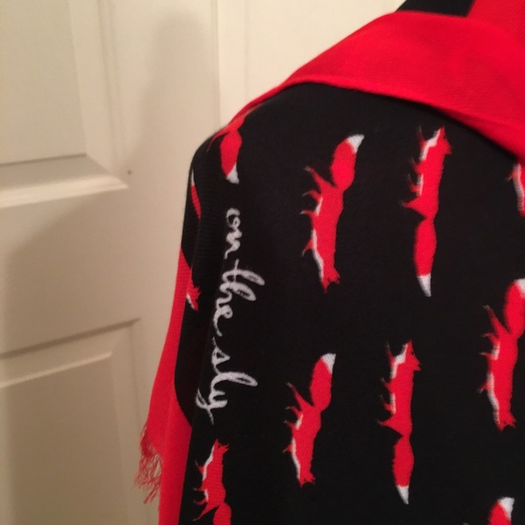 kate spade Accessories - NWOT KATE SPADE NEW YORK ON THE SLY 🦊 BLK/RED 🧣